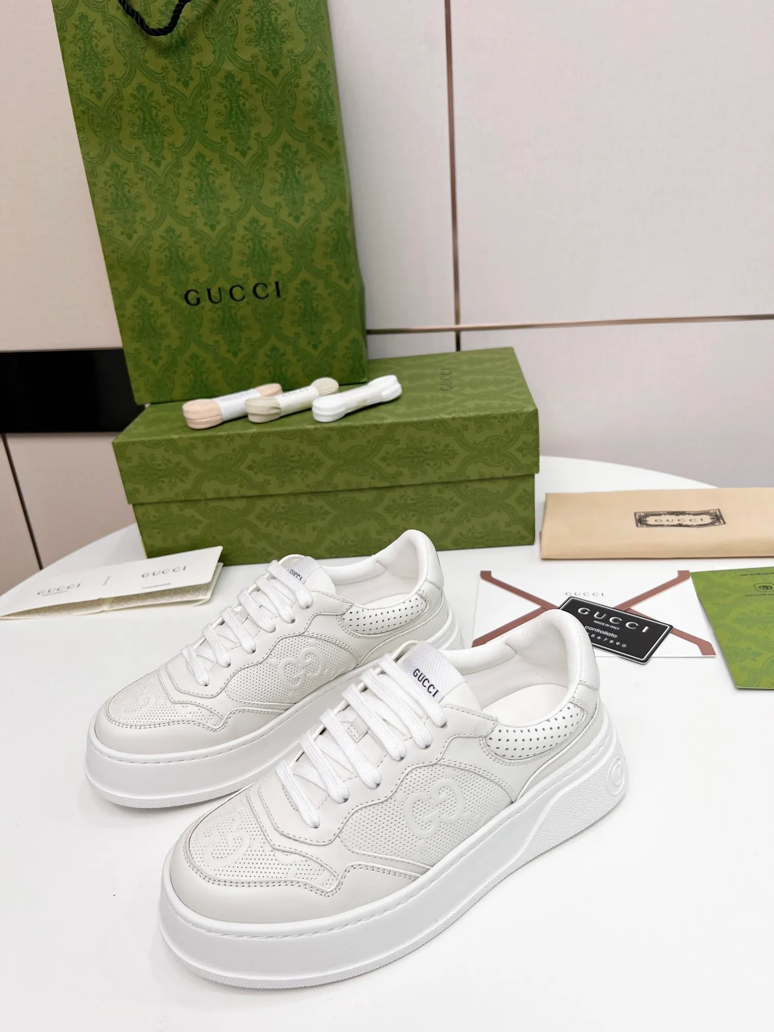 👟👟Ex-factory price 480👟👟 Women's Shoes Women's Clothing Gucci - New Chunky lightweight soft thick sole sports series! G's biscuit shoes for couples, Gucci counter style, and Gucci catwalk style! The style design is light, luxurious and retro...thick sole increases height...similar to an upgraded version of classic white shoes! Original customized cowhide fabric (classic old floral fabric, perforation, embossing process) original foam lightweight outsole, GG Logo on the heel, 4cm thick sole, classic Gucci webbing... Women's 35-40